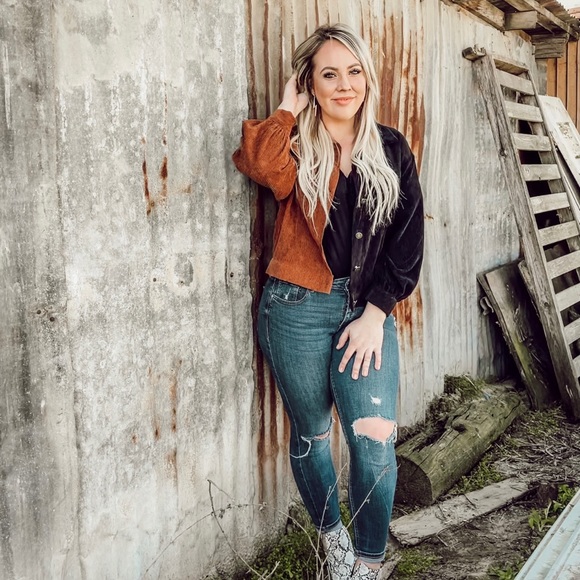 Meet your Posher, Madison - Picture 1 of 1